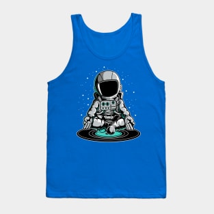 astronaut yoga Tank Top